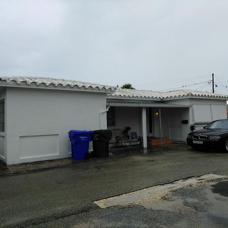 2 Bedroom Bungalow Free Parking In Downtown ハリウッド エクステリア 写真